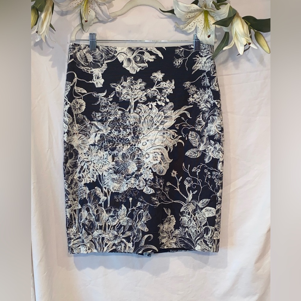 Loft skirt. Size 10 Tall. Gray with cream floral design.